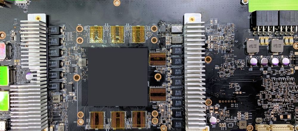 AMD Radeon RX 6800 XT - zdjęcie płytki drukowanej PCB
