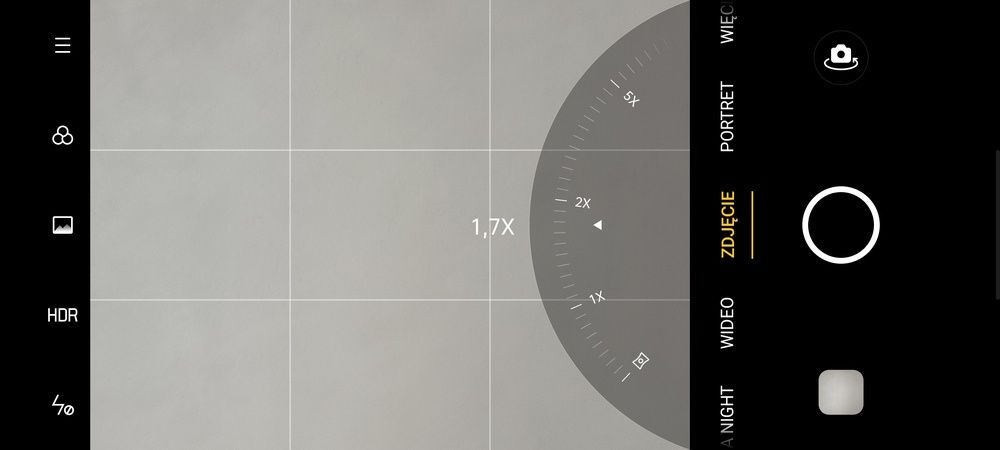 OPPO aparat tarcza zoomu