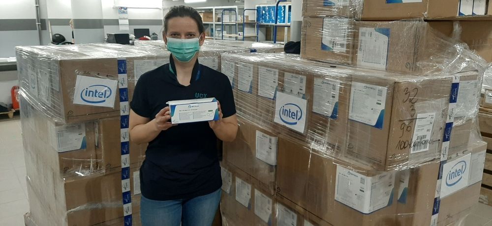 Intel - maseczki dla UCK