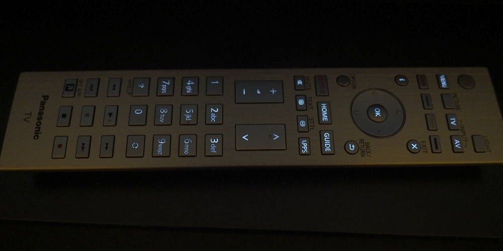 podświetlany pilot telewizora Panasonic 65GZ2000