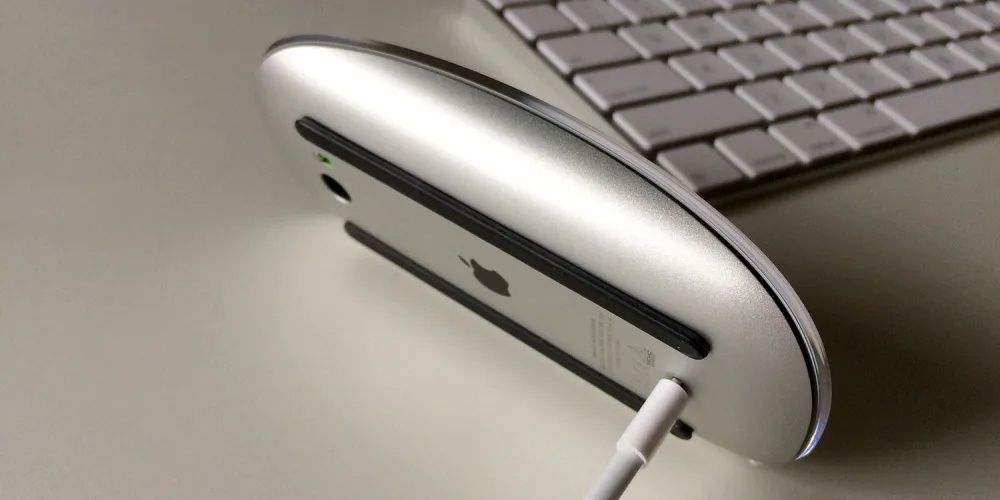 Apple Magic Mouse - ładowanie