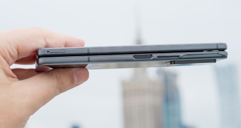 Samsung Galaxy Z Fold 2 bok