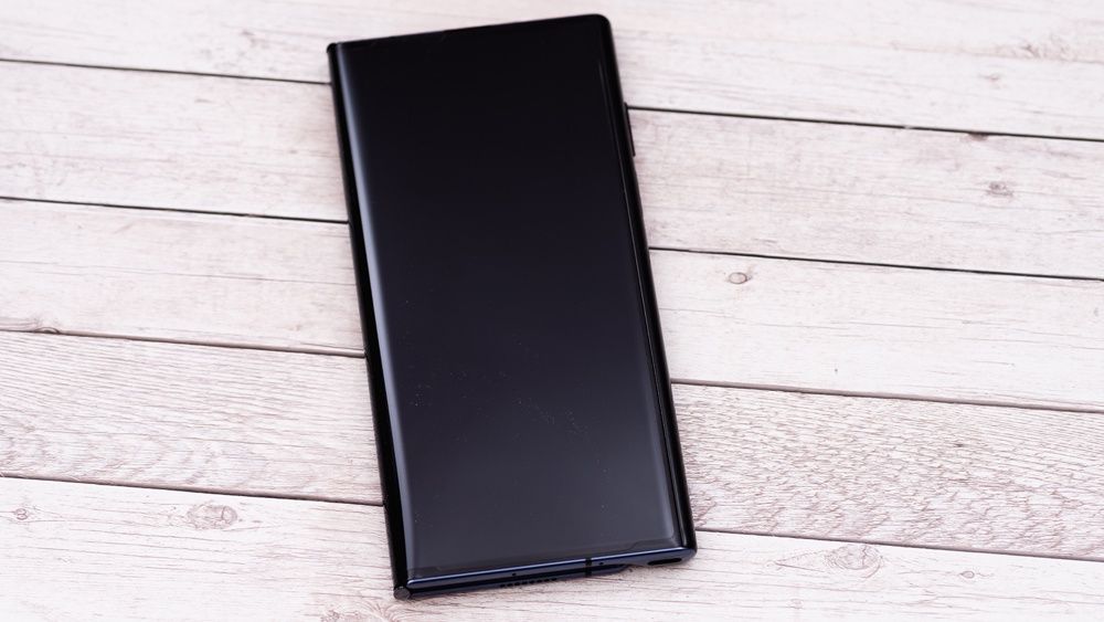 niby zwykły, a składany telefon