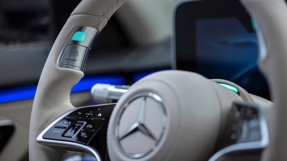 Mercedes - przycisk autonomicznej jazdy