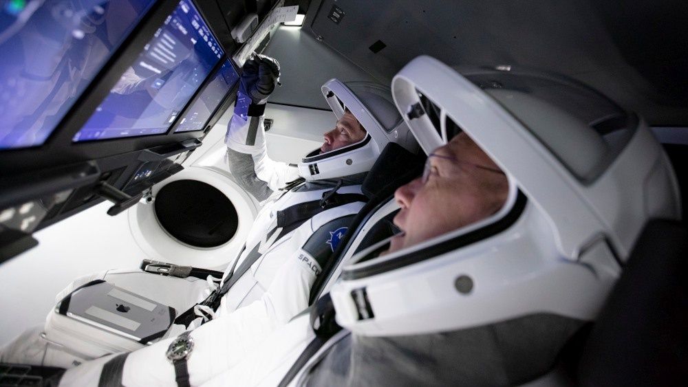 Monitory dotykowe SpaceX Crew Dragon
