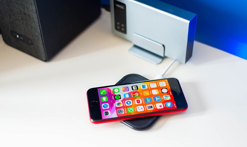 iPhone SE 2 - ładowarka bezprzewodowa do iPhone