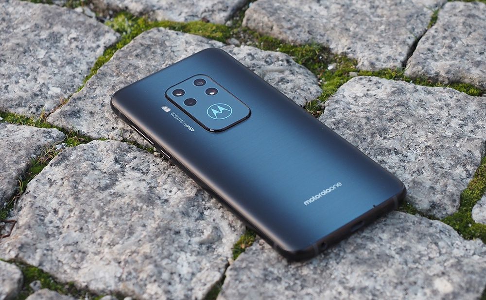 Motrola One Zoom smartfon