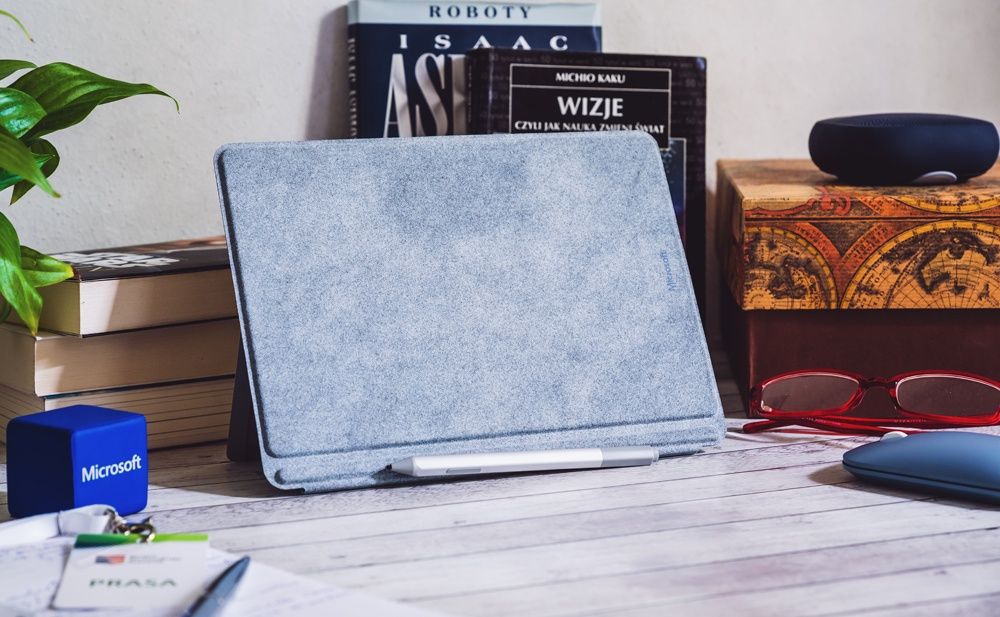 Złożony Microsoft Surface Go 2