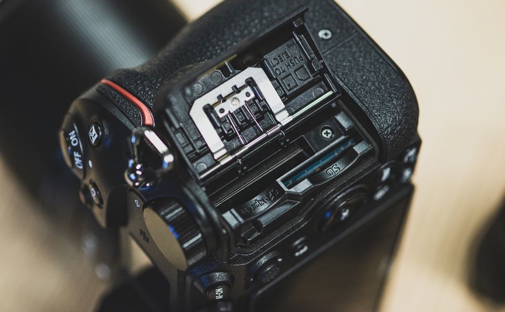 Nikon Z7 II i Z6 II sloty na karty