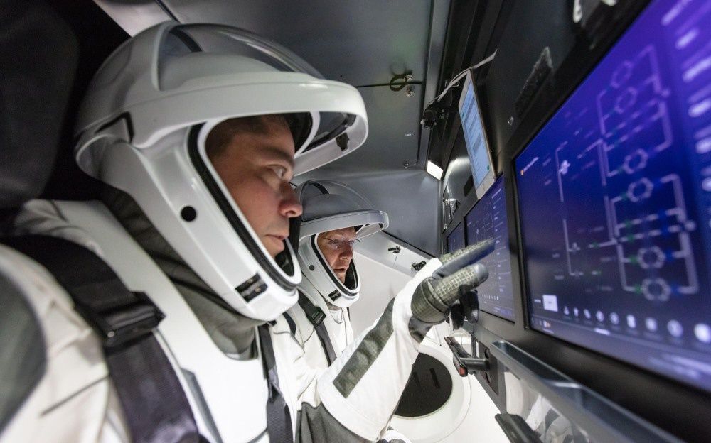 Sterowanie dotykowe SpaceX Crew Dragon