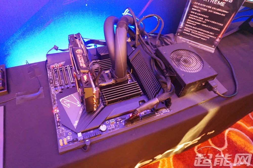 Gigabyte C621 Aorus Xtreme