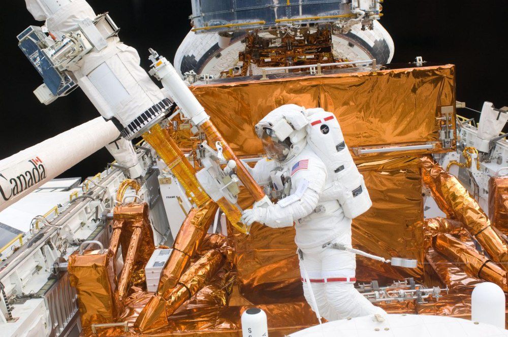 Mike Massimo naprawa Hubble