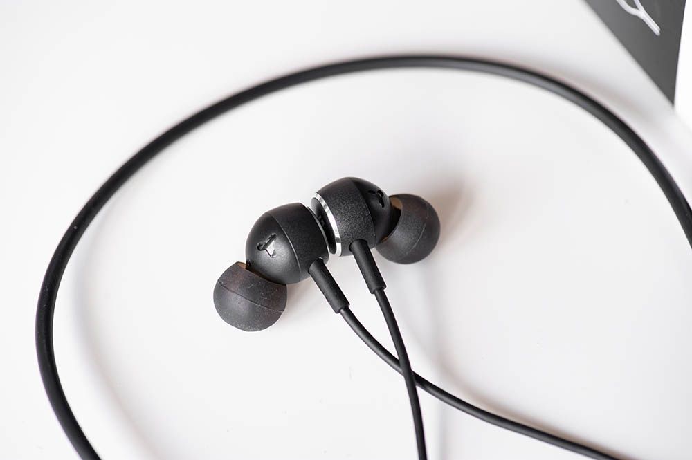 AKG Y100 Wireless - słuchawki z łącznością bezprzewodową