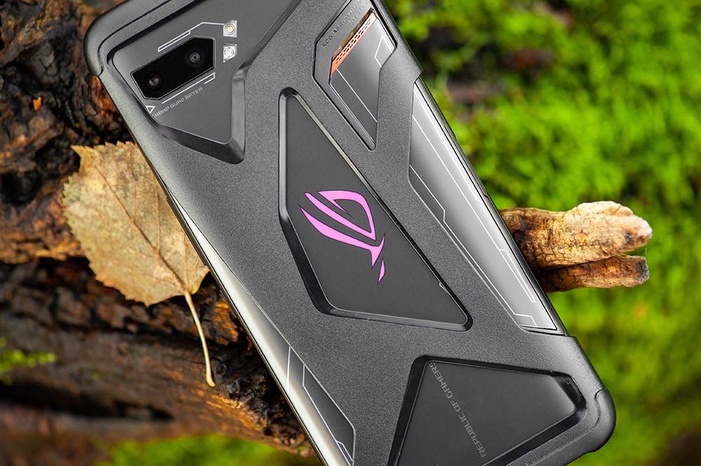 ASUS ROG Phone II z ramką ochronną