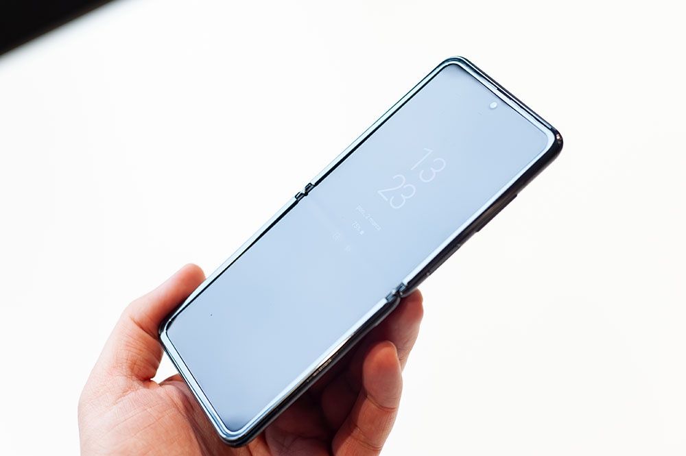 Samsung Galaxy Z Flip - delikatna powierzchnia wyświetlacza