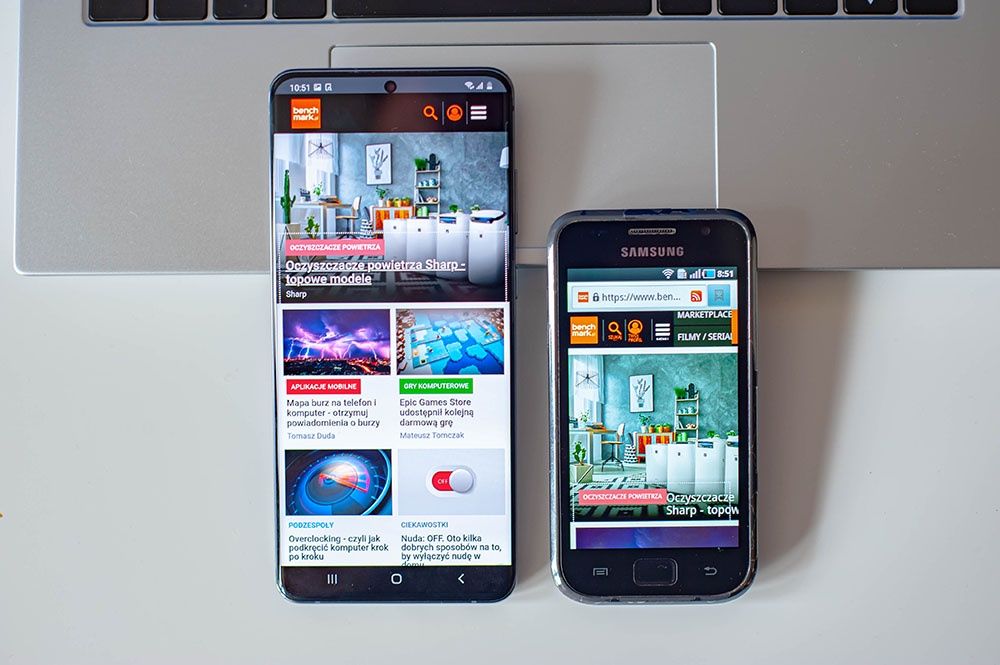 Galaxy S1 vs Galaxy S20 Ultra - przód