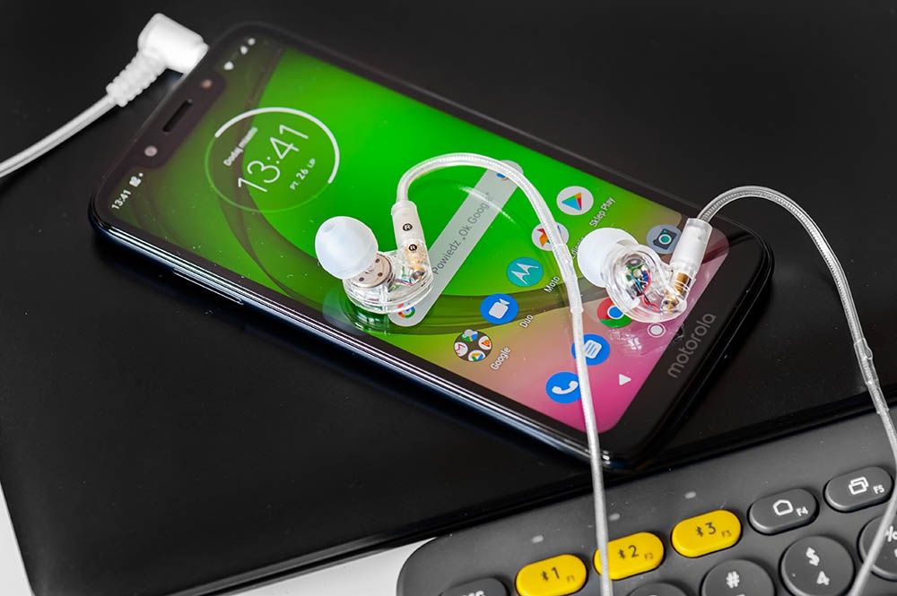 Moto G7 Play - ze słuchawkami