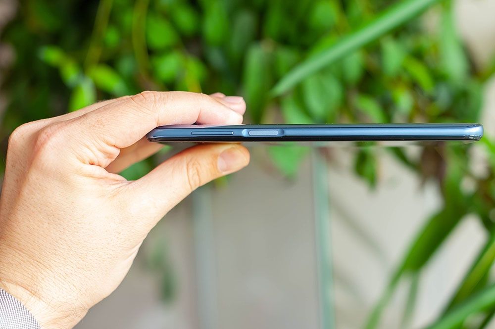 Redmi Note 9 Pro - czytnik linii papilarnych na boku