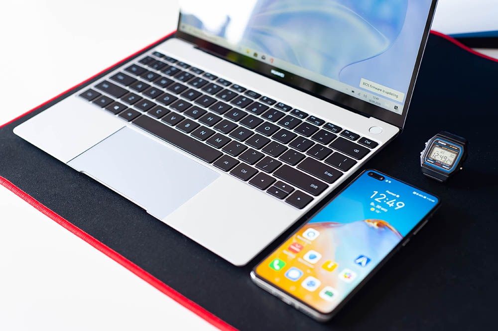 Huawei MateBook X - laptop z dużym touchpadem