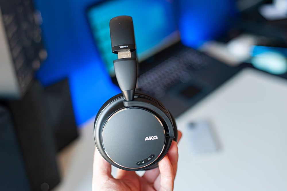 AKG Y600NC Wireless - regulacja głośności