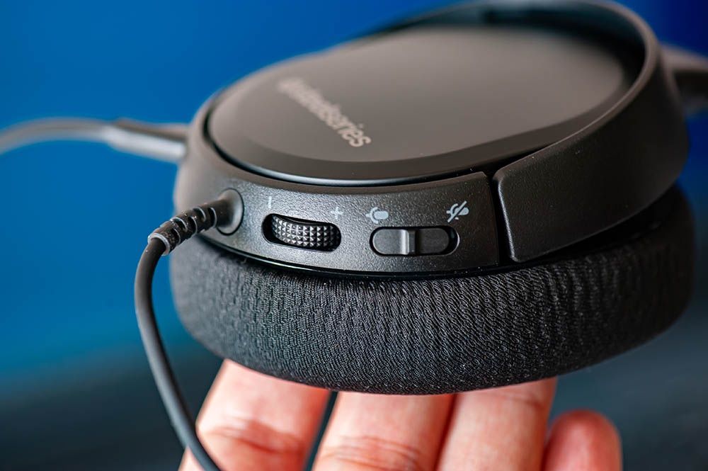 Steelseries Arctis 1 - regulacja głośności