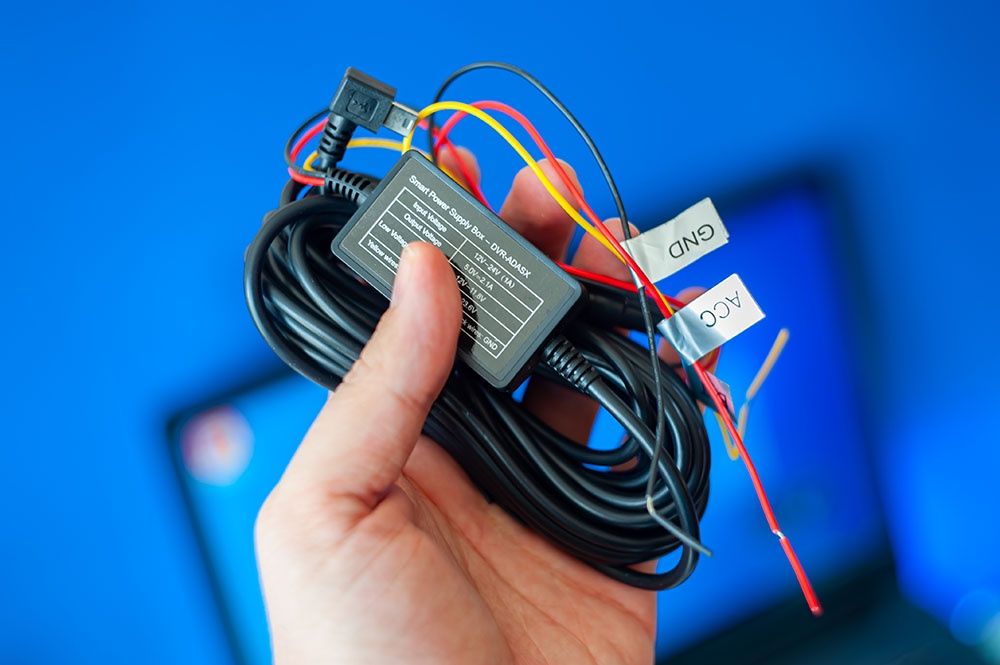 Mikavi PQ4 Dual - kabel ACC, stałe zasilanie, tryb parkingowy