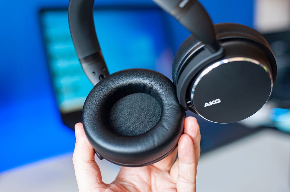 AKG Y600NC Wireless - wnętrze