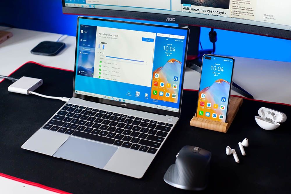 Huawei MateBook X - na biurku
