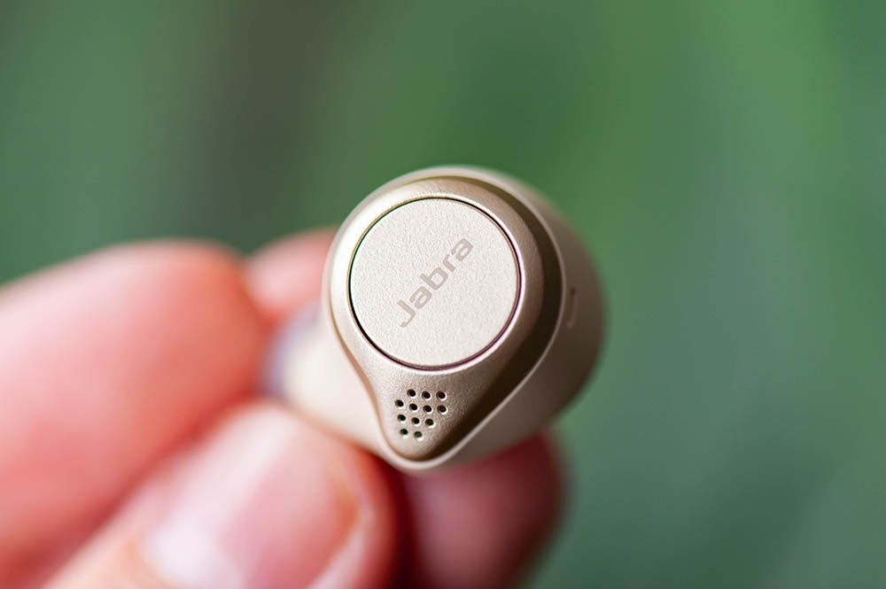 Jabra Elite 75t - przycisk