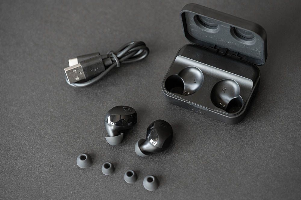 MEE audio X10 - pełny komplet
