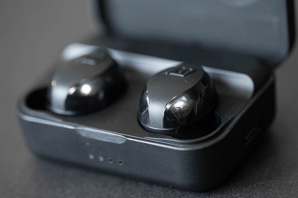 MEE audio X10 - etui ładujące słuchawki