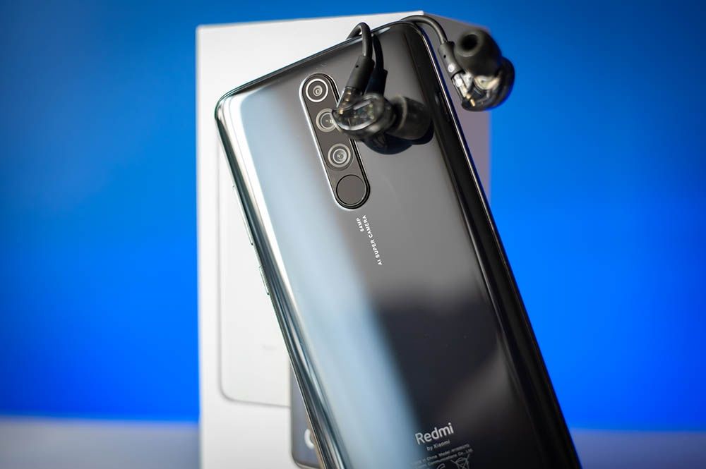 Redmi Note 8 Pro - z małymi słuchawkami