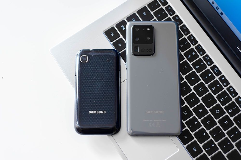 Galaxy S1 vs Galaxy S20 Ultra - tył