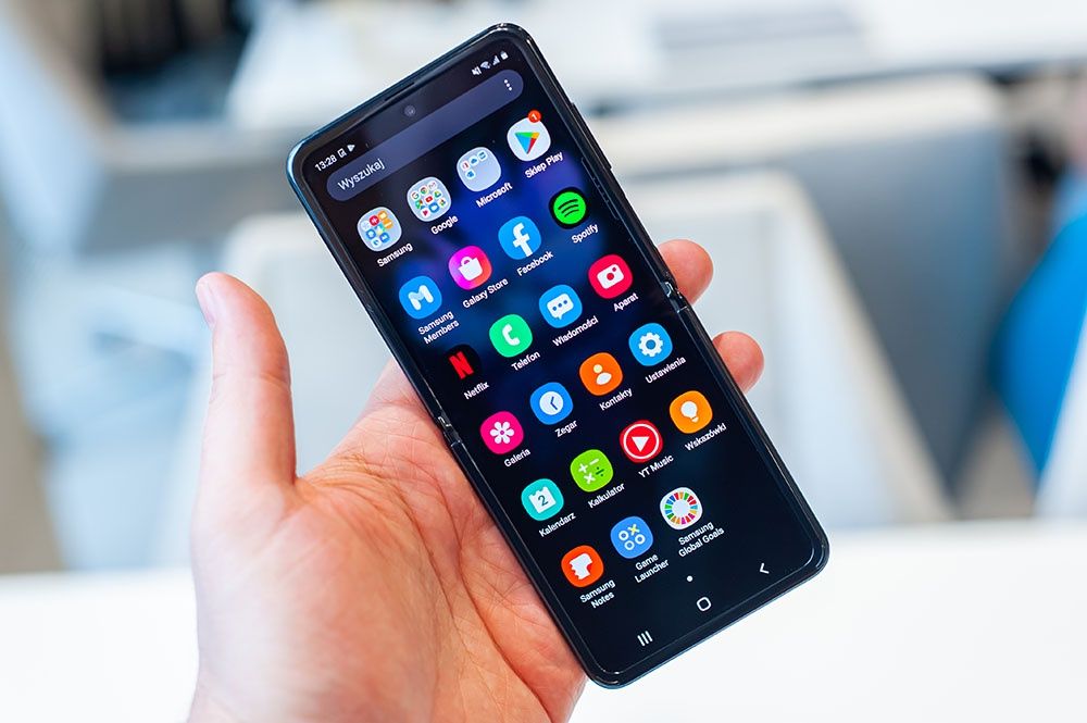 Samsung Galaxy Z Flip - czy warto kupić składany smartfon