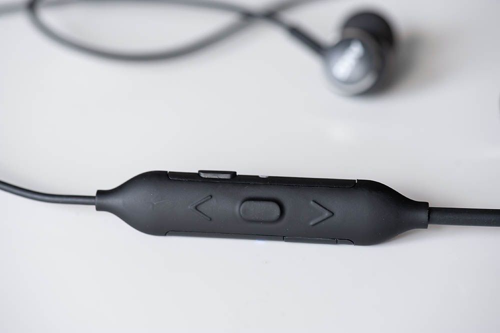 AKG Y100 Wireless - przyciski
