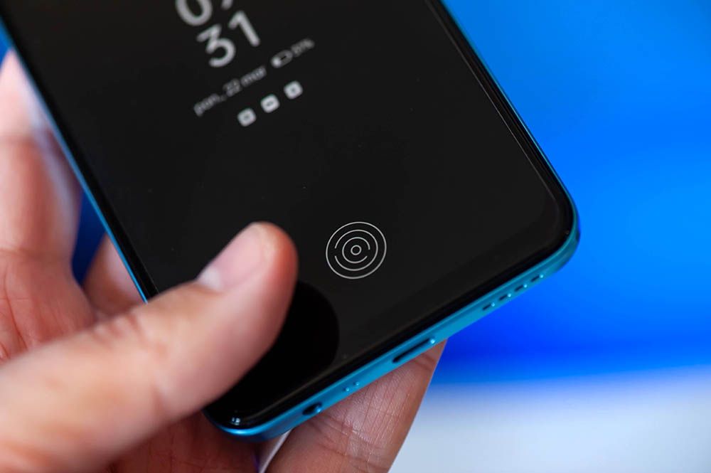 realme 8 Pro - czytnik linii papilarnych w ekranie