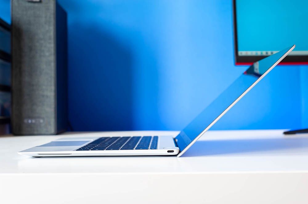Huawei MateBook X - maksymalne odchylenie klapy i wyświetlacza