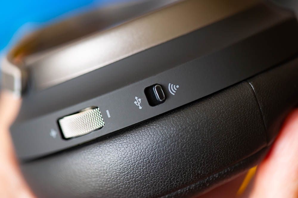 Corsair Virtuoso RGB Wireless SE - przełącznik Wi-Fi - USB