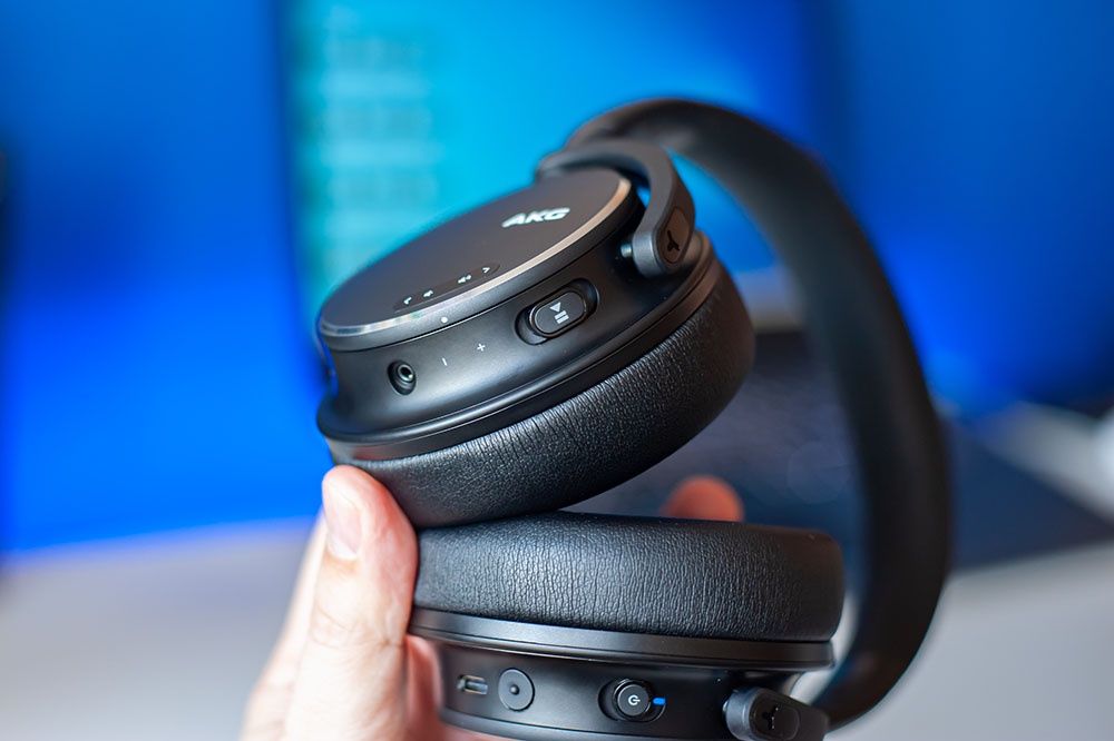 AKG Y600NC Wireless - przełączanie utworów