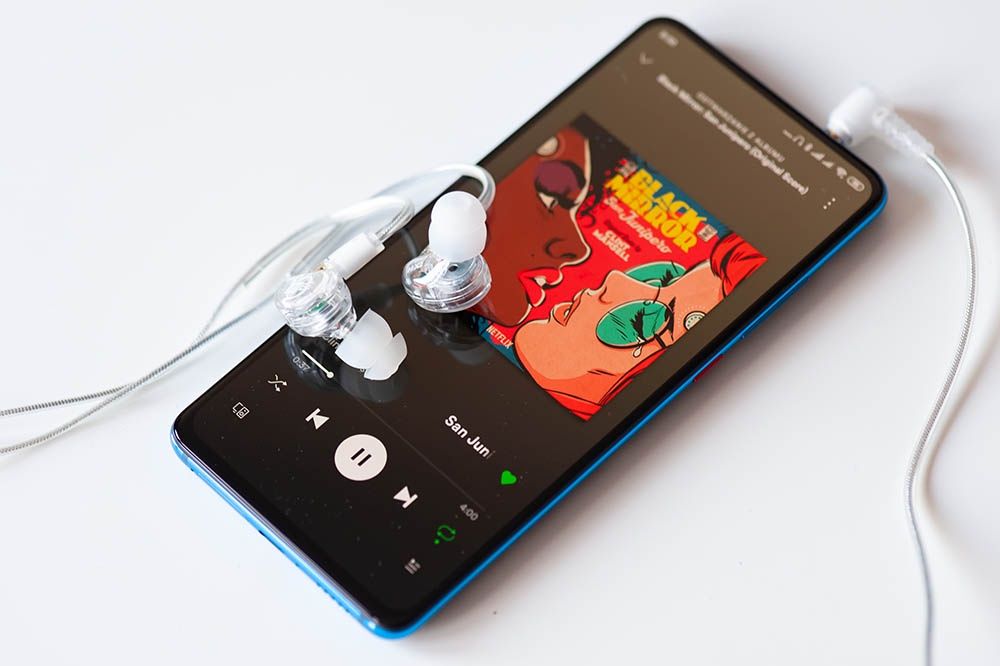 MEE Audio MX2 Pro - ze smartfonem