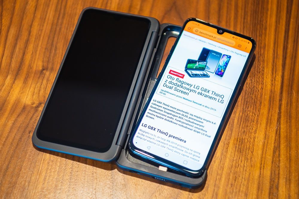 LG G8X ThinQ wkładanie do osłony
