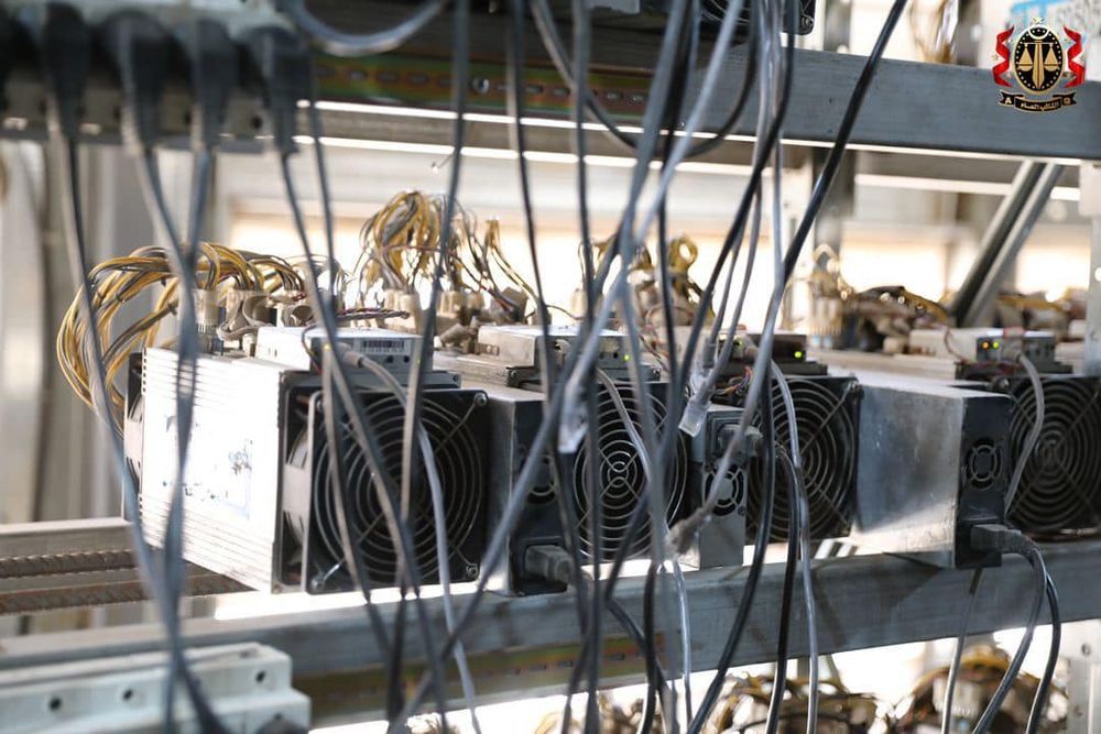 Nielegalna kopalnia kryptowalut w Libii