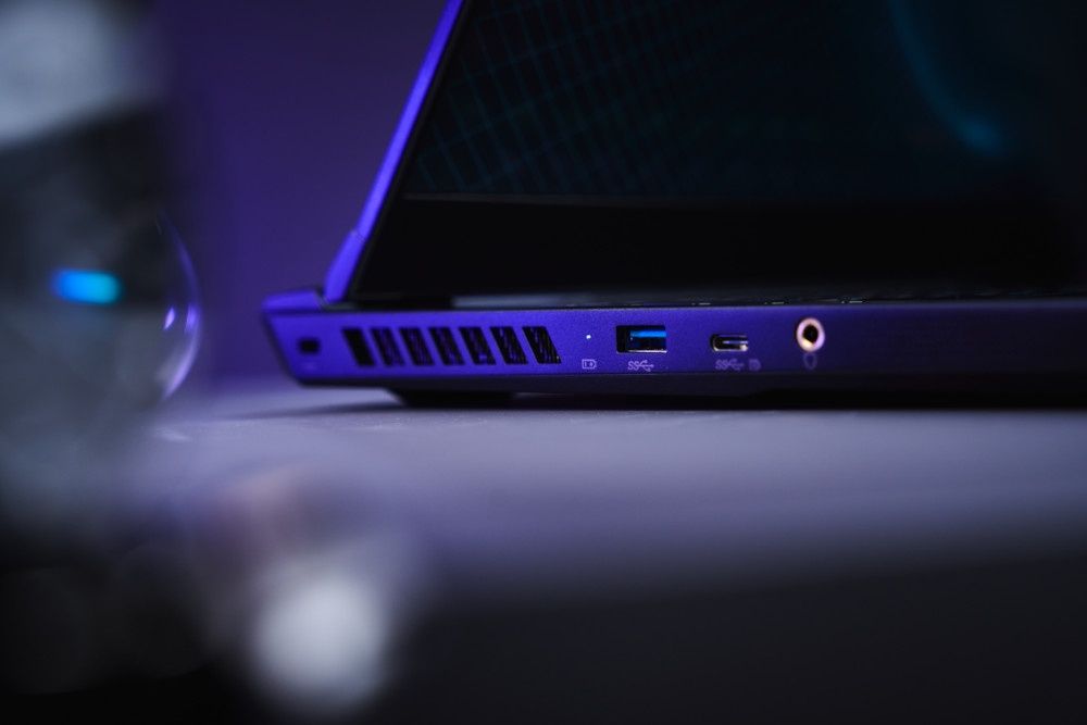 MSI Vector GP76 porty