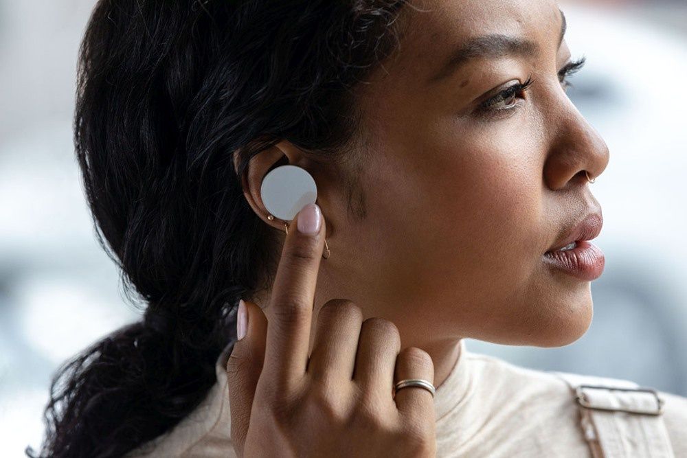 Microsoft Surface Earbuds kobieta