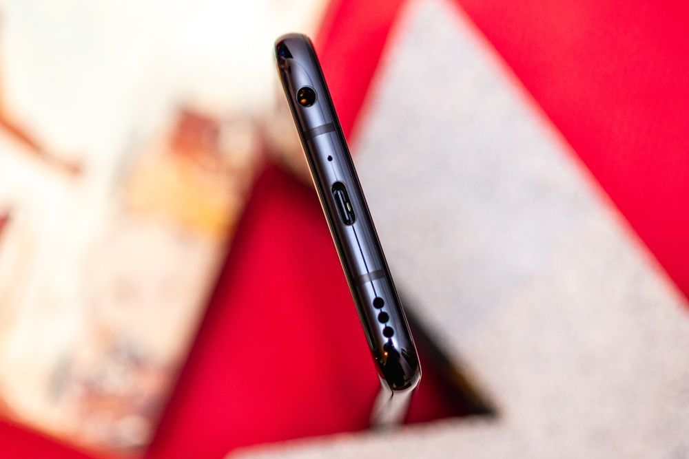 LG G8X ThinQ  złącza