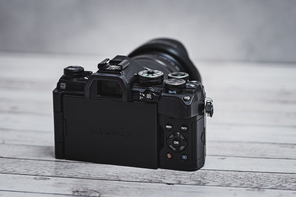 Olympus OM-D E-M5 III tylna ścianka