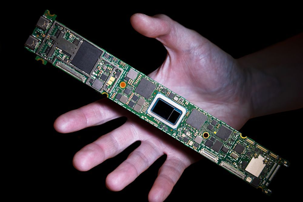 Intel Tiger Lake - zdjęcie płyty głównej laptopa z procesorem