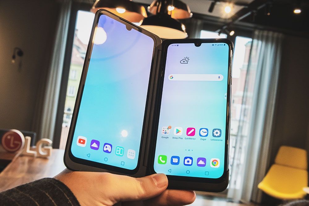 LG G8X ThinQ dłoń
