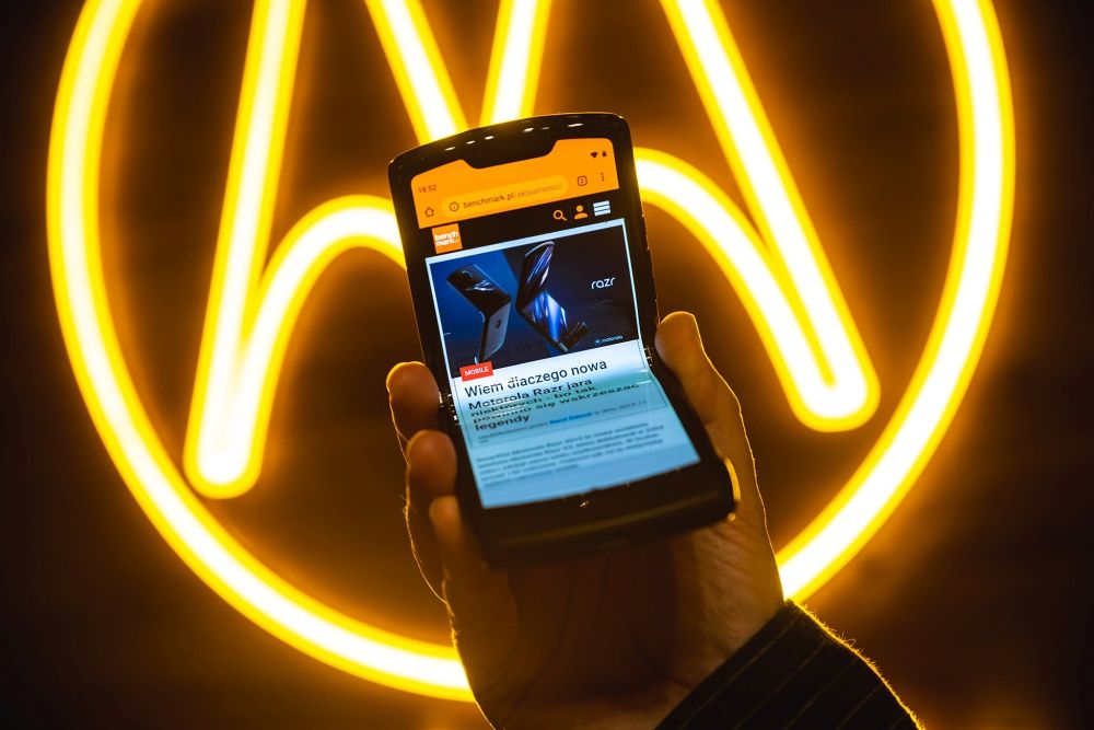 Motorola RAZR zgięta