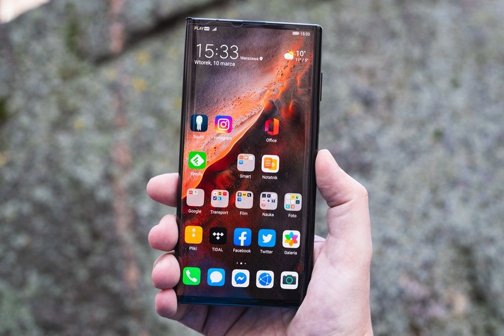 Huawei Mate Xs dłoń